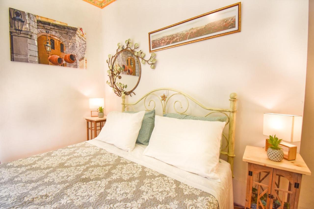 Venetian Well Gallery Apartment In Corfu Old Town Dış mekan fotoğraf